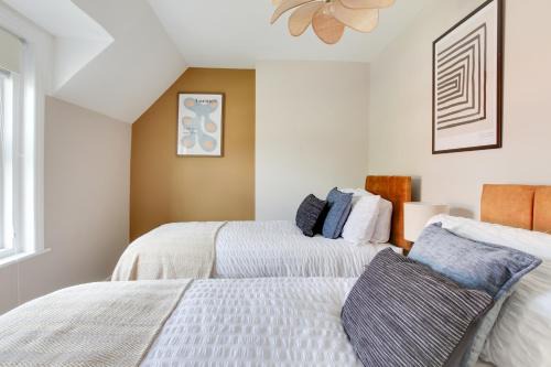 Colchester Apartment | Cosy 3 bedroom house with Free parking and WiFi