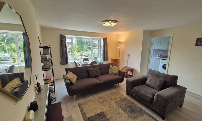 Borehamwood Apartment | Cosy and comfortable in Borehamwood