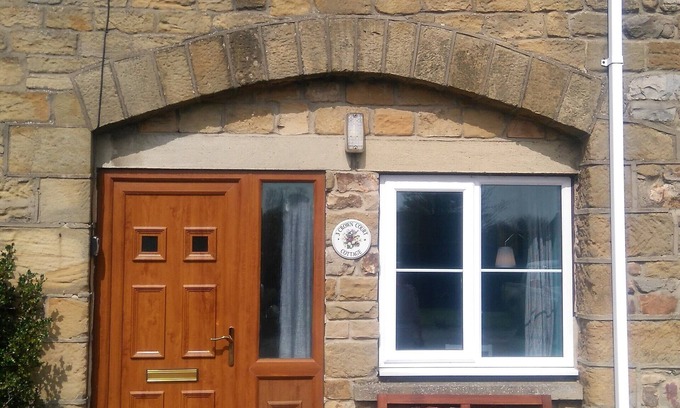 Grewelthorpe Cottage | Cosy and comfortable cottage, pet friendly, woodburning stove, near village pub