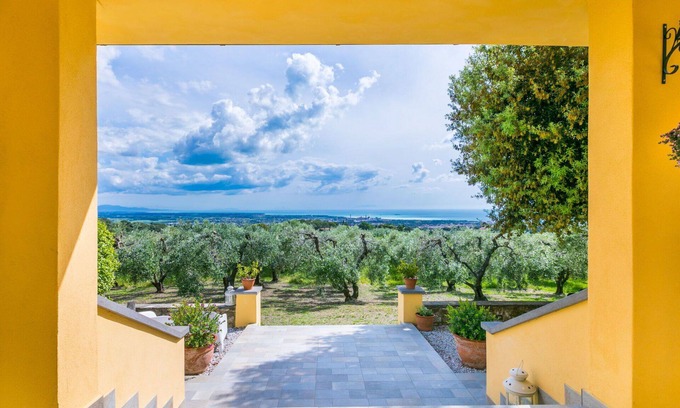 Rosignano Marittimo Apartment | Cosy apartment for 4 guests with WIFI, TV, terrace, pets allowed and panoramic view