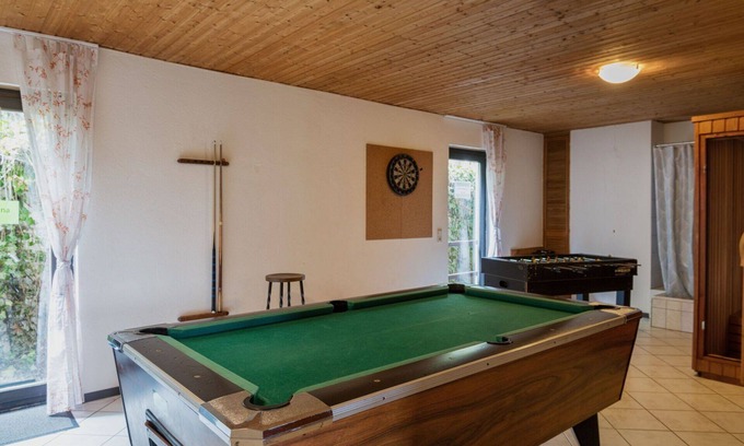 Immerath Apartment | Cosy apartment for 7 people with WIFI, TV, terrace and pets allowed