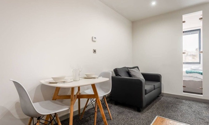 Halifax Apartment | Cosy Budget 1 Bed Flat in Halifax Centre