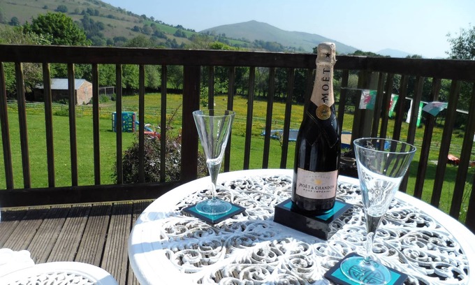 Llanrhaeadr-ym-Mochnant Cabin | Cosy Cabin in the Tanat Valley