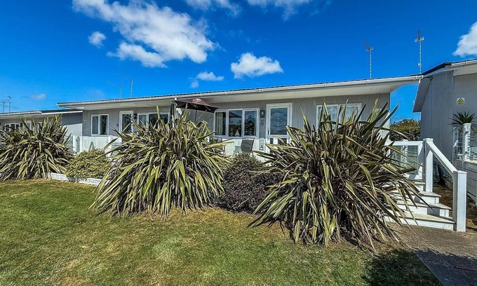 Oulton Broad Ski Chalet | Cosy chalet on a Beautiful holiday park in Lowestoft ref 12080B