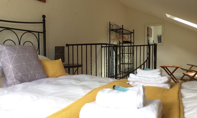 Probus Apartment | Cosy Cornish Bolt Hole, Pet Friendly