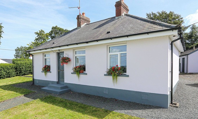 Hillsborough Cottage | Cosy cottage 5 Minutes from Royal Hillsborough