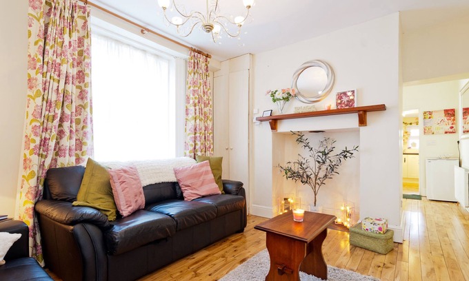 Inchicore Apartment | Cosy Cottage Style Apartment In Historic Dublin, Near Kilmainham Gaol