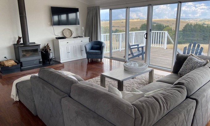 Oberon Cottage | Cosy cottage with stunning views on a working truffle farm!