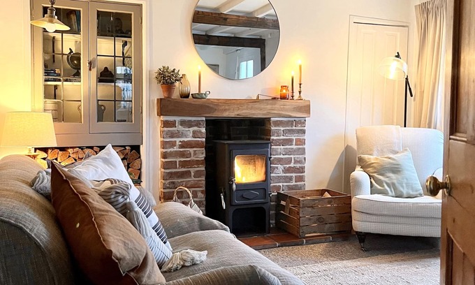 Martlesham Heath Cottage | Cosy country cottage with lots of local walks, and short drive into Woodbridge
