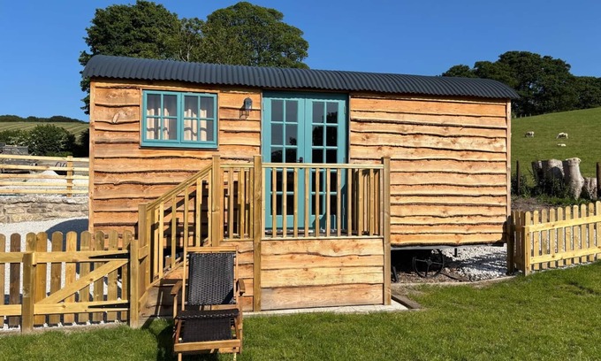 Llanelidan Cabin | Cosy country retreat