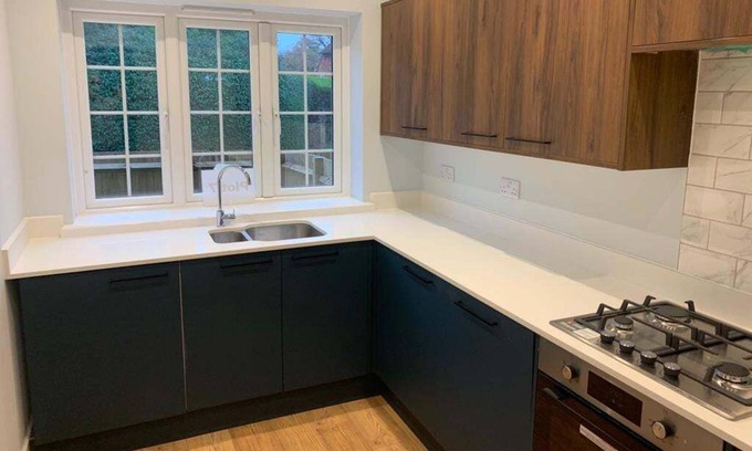 Abbess Roding House | Cosy house with Private Parking and Hot tub