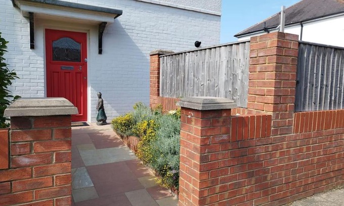 Grimsby House | Cosy Modern Grimsby Home