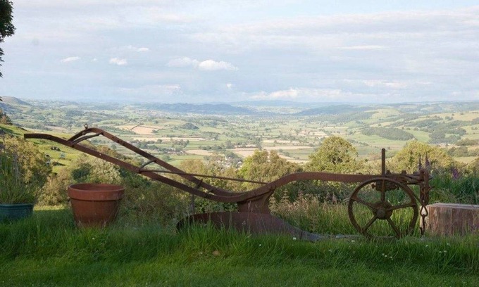 Trefeglwys House | Cosy Self Catering Cottage that has everything you need with a spectacular view