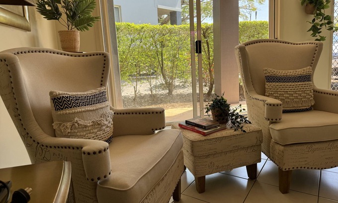 Coombabah Villa | Cosy Villa in the Golf Course