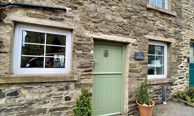 Leyburn Cottage | Cosy Welcoming Stone Cottage