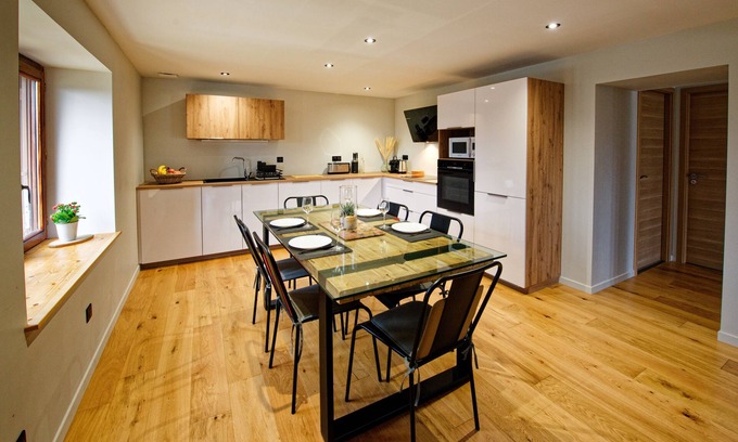 Cuttura Apartment | Cosy*Wifi/Netflix*Modern - at Ô JurassiK