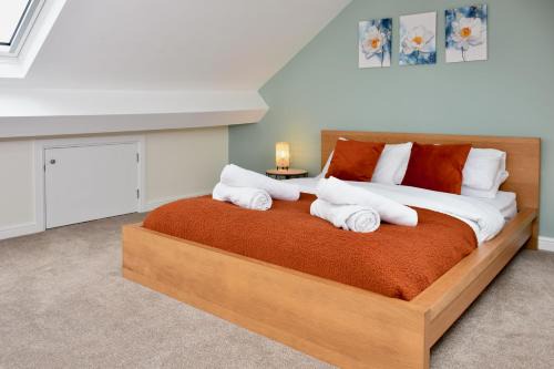 Longford House | Cosy yet spacious, 3BR, Parking, Village Location