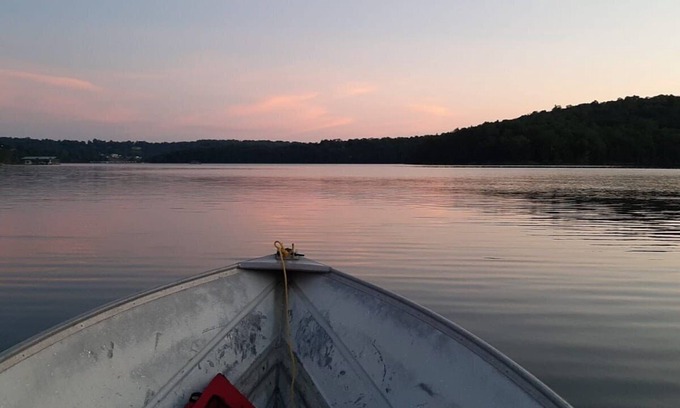 Mountain Home Cottage | Cottage #2Mesmerizing View of Bull Shoals Lake large studio