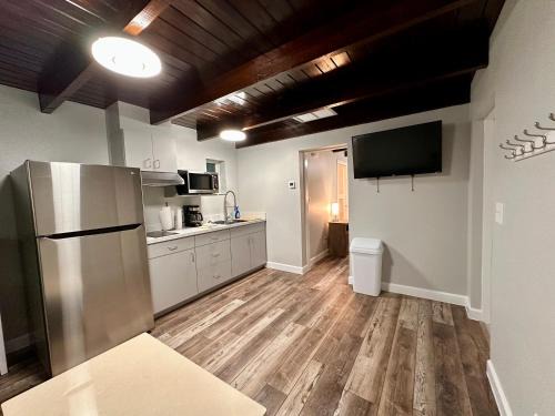 Tavares House | Cottage 35, Heron Hideaway - Dora Canal Court - a downtown, waterfront community