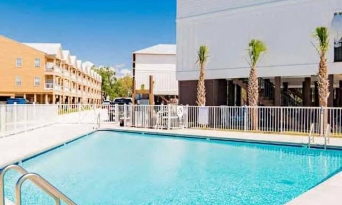 Orange Beach Cottage | Cottage at Old Bay-A Boater's Paradise