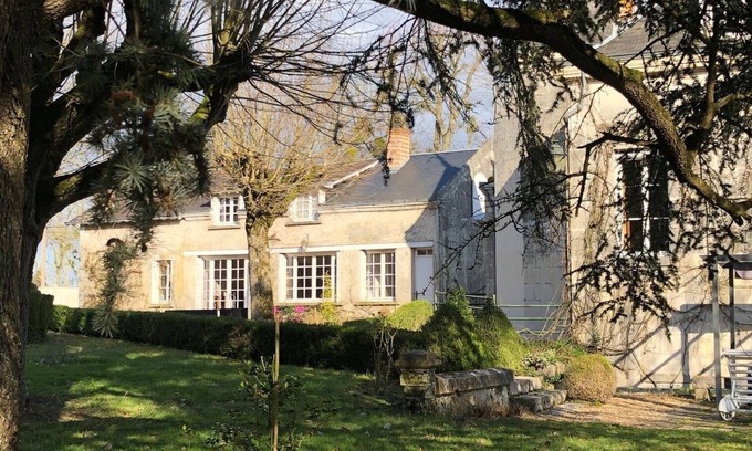 Montoire-sur-le-Loir House | Cottage Au Bonheur Dupré with heated pool in season in a park with trees 1.2 ha