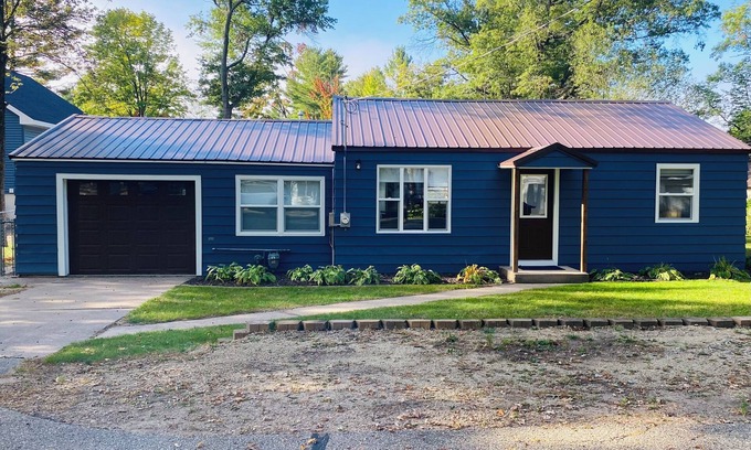 Shawano House | Cottage by the Beach 2