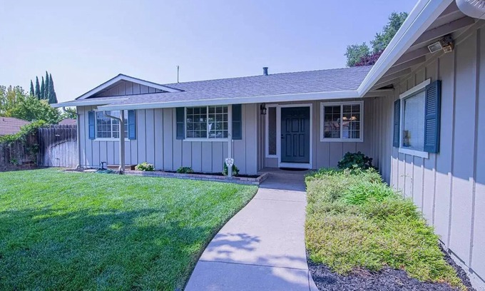 Fairfield Cottage | Cottage by the Vines: Near Napa Valley, Vineyards, Outlet Malls and Six Flags