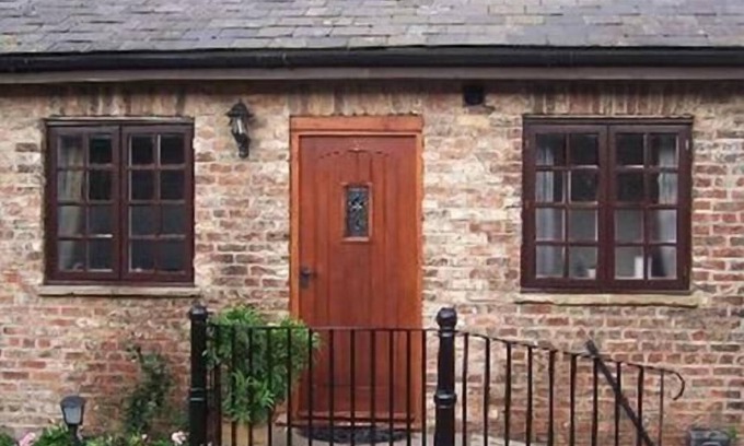 Flaxton Cottage | Cottage Cow House at Thompsons Arms Holiday Lets + B & B