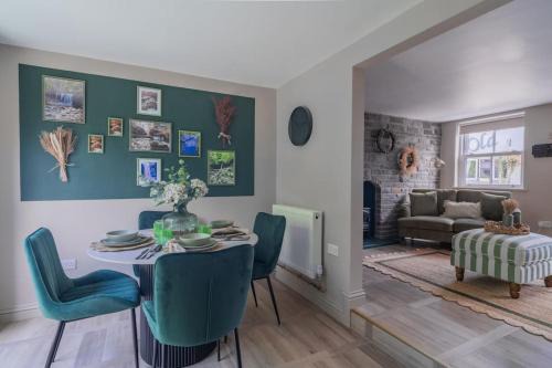 Pontneddfechan House | Cottage Cwtch