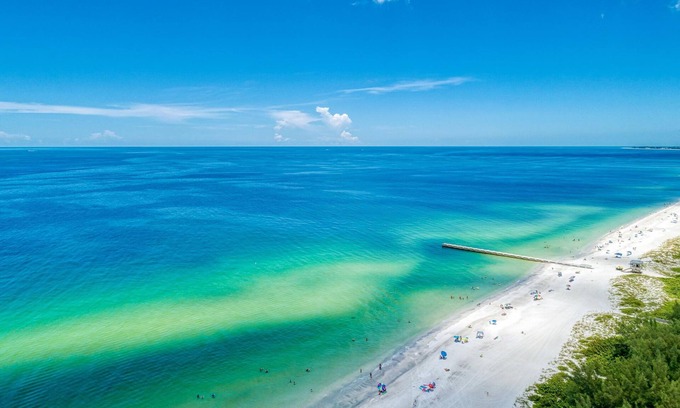 Bradenton Beach House | Cottage Haven-one Minute Walk To The Beach-private Yards-keyless Locks