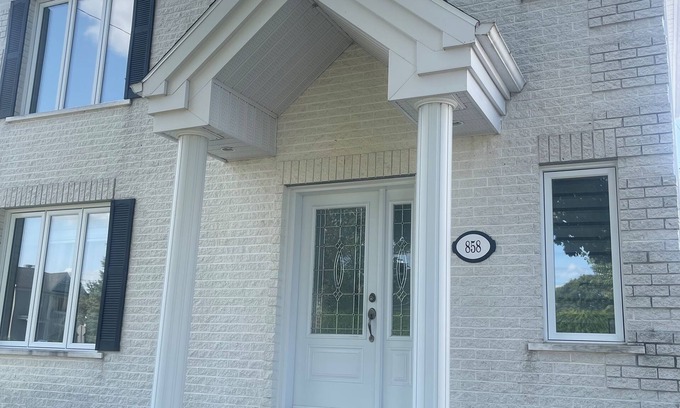 Levis Cottage | Cottage in a nice and quiet neighborhood with swimming pool and 4parkings.