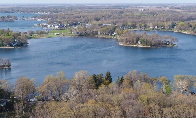 Syracuse Cottage | Cottage in Syracuse - 3 min walk to Lake Wawasee and access to Lake Papakeechie