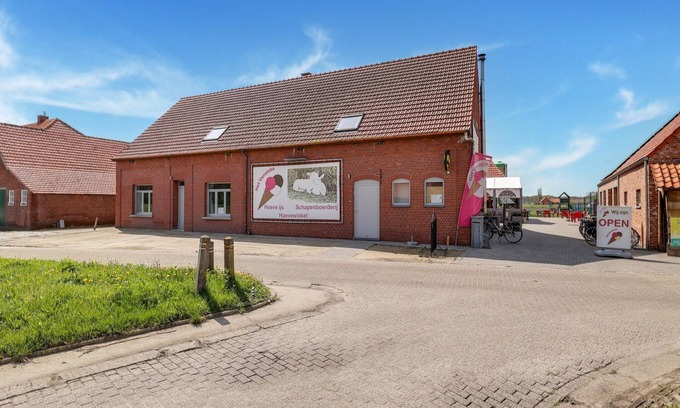 Merksplas House | Cottage on sheep farm with gelateria