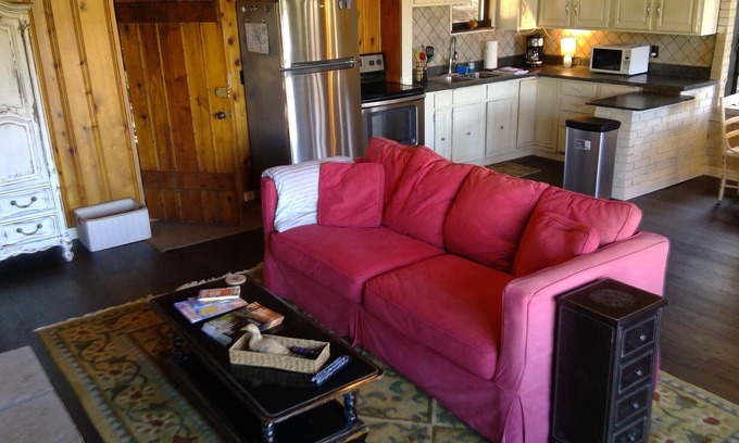 Logan Cottage | Cottage on the Lake. 10 steps from Lake Logan