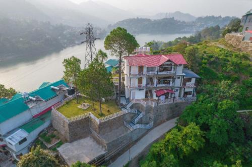 Bhimtal Villa | Cottage On The Lake by VEO - Part of StayVista