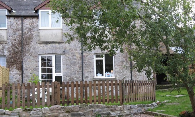Heligan Cottage | Cottage-Private Bathroom-Stable