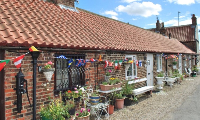Yarm Cottage | COTTAGE SLEEPING 11 GUESTS QUIRKY !! NEXT TO FOX COVERT PUB YARM