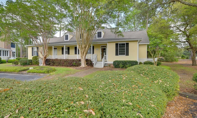 Murrells Inlet Cottage | Cottage w/Deck & Pool Access ~ 6 Mi to Beach