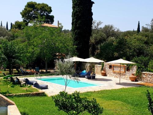 Troezen House | Cottage with Private Pool