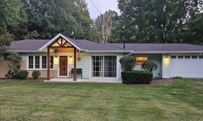 Riverside House | Country Beauty and Feel, Minutes away from the Best Michigan has to offer!