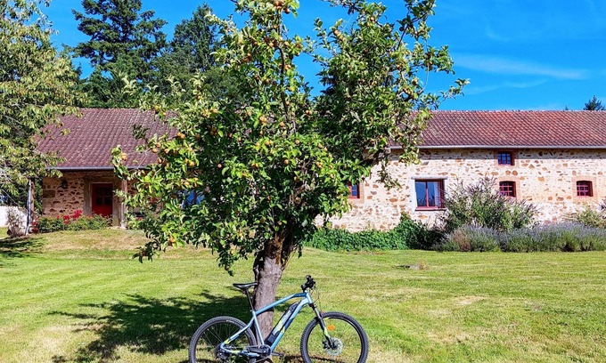 Saint-Pierre-de-Frugie House | Country house in Périgord Vert with private games room and swimming pool