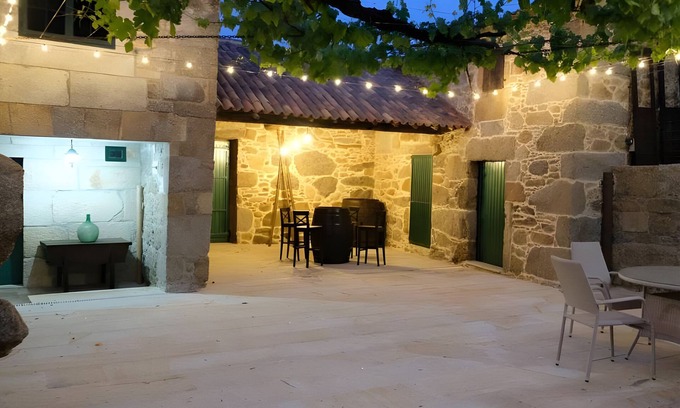 Portas House | Country House 'A Viña Do Souto' with Mountain View, Private Terrace and Private Garden