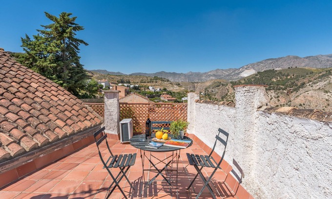 Villamena House | Country House 'Casa El Concejo' with Mountain View, Wi-Fi and Air Conditioning