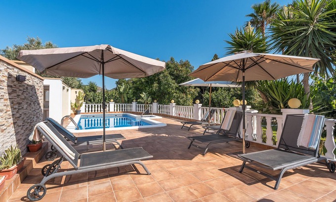 Motril House | Country House 'El Amanecer' with Mountain View, Wi-Fi and Air Conditioning