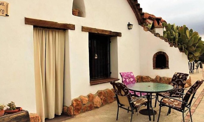 Fonelas House | Country House 'El Olivo' with Shared Pool, Wi-Fi and Air Conditioning