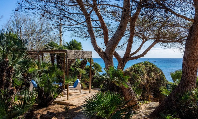 Es Carregador Villa | Country House 'Finca Es Carregador' with Sea View, Wi-Fi and Air Conditioning