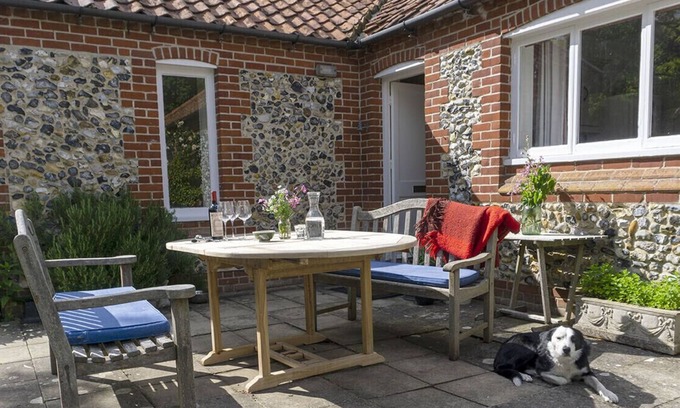 West Stow Cottage | Country house in the walled garden of historic West Stow Hall