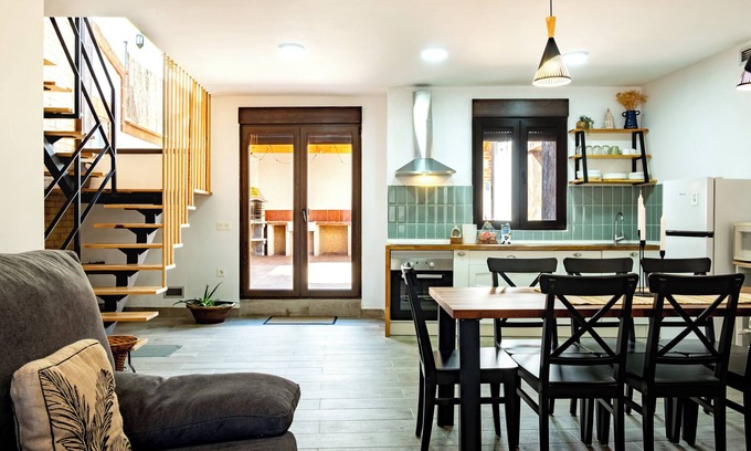 Alaejos House | Country House 'La Carbonera 1' with Private Terrace, Wi-Fi and Air Conditioning