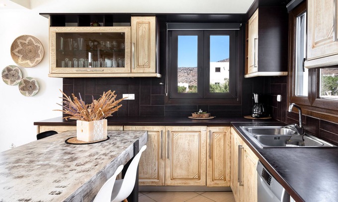 Ios Villa | Country House 'Mentas Country Villa' with Sea View, Wi-Fi and Air Conditioning