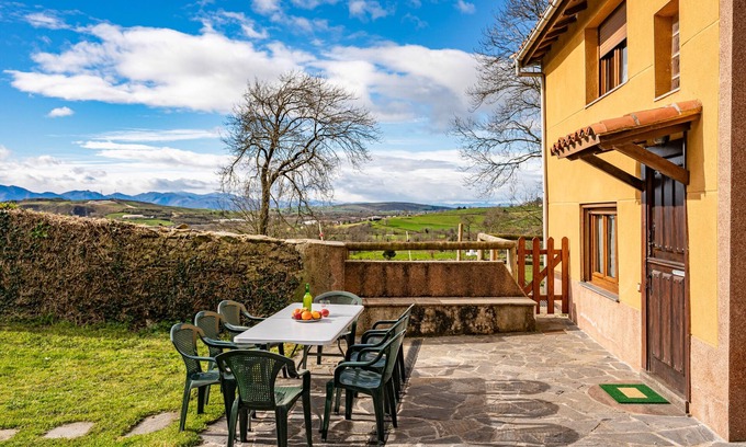 Salas House | Country House 'Nueva' with Mountain View, Private Terrace and Wi-Fi